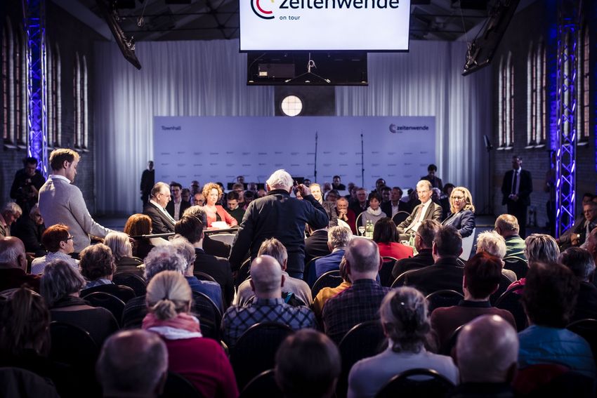 Dialog mit einem Bürger während der Veranstaltung in Wittenberg